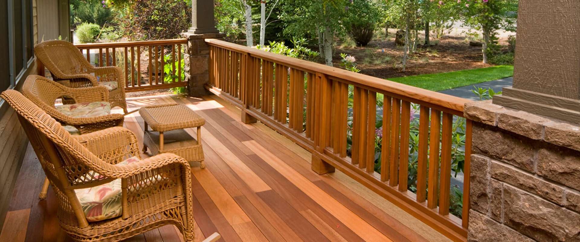 How much does it cost to replace deck rails?